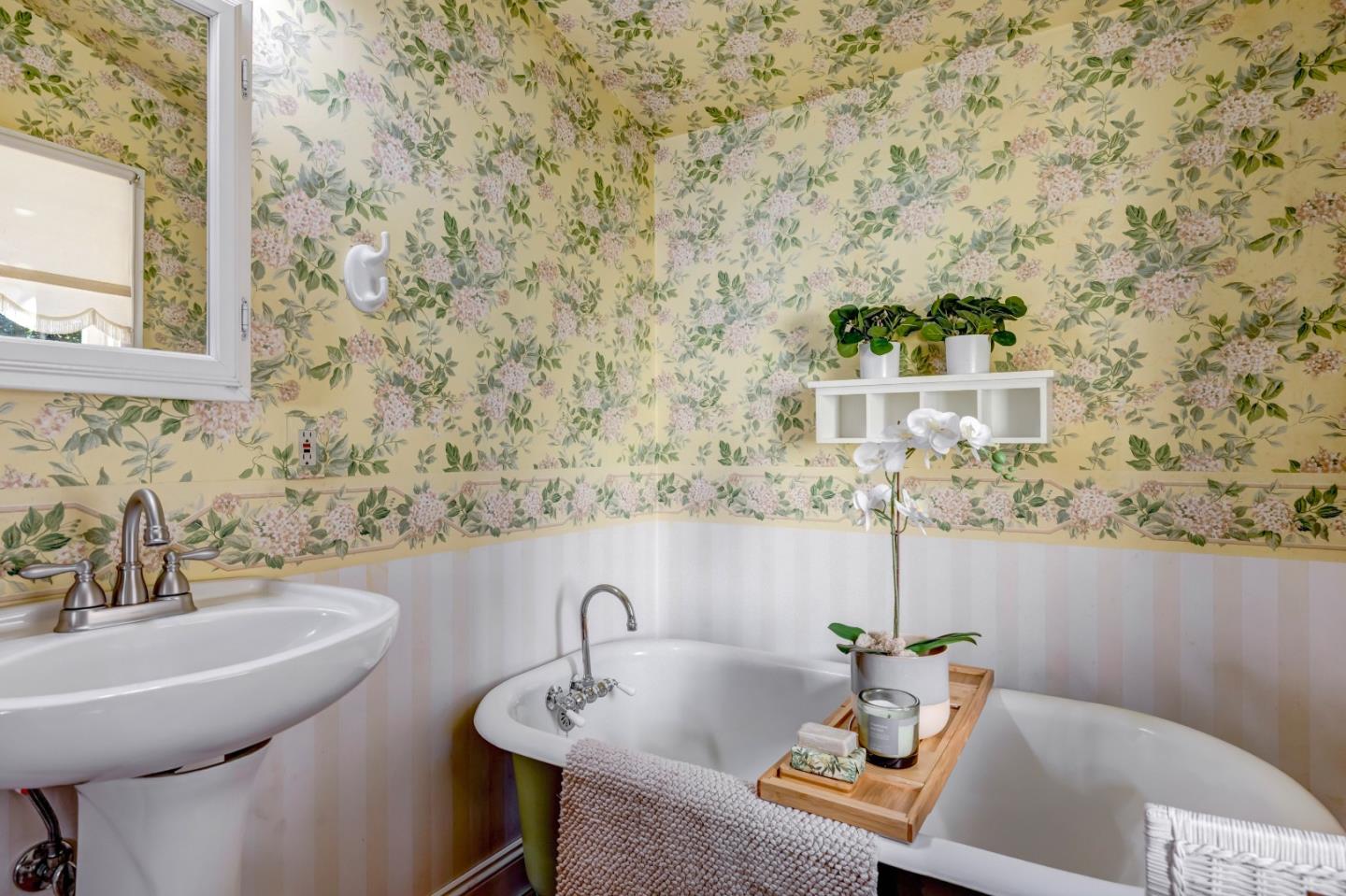 Detail Gallery Image 20 of 34 For 179 Pacific Ave, Pacific Grove,  CA 93950 - 3 Beds | 2 Baths