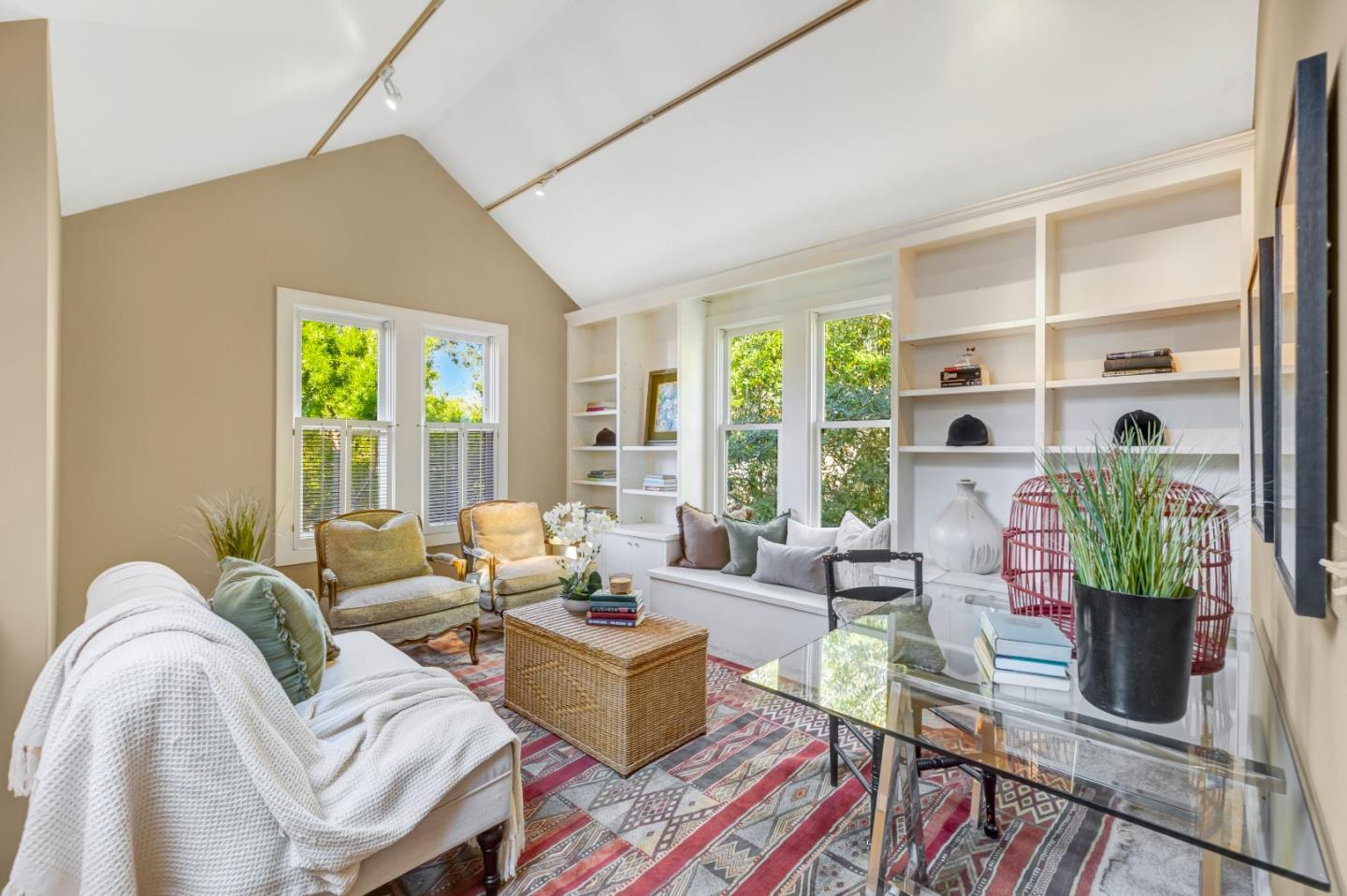 Detail Gallery Image 22 of 34 For 179 Pacific Ave, Pacific Grove,  CA 93950 - 3 Beds | 2 Baths