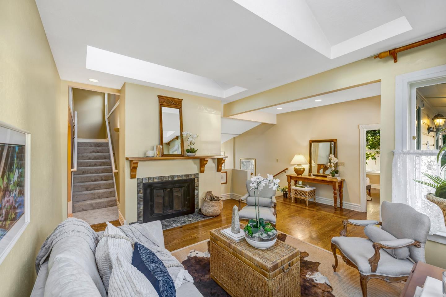 Detail Gallery Image 5 of 34 For 179 Pacific Ave, Pacific Grove,  CA 93950 - 3 Beds | 2 Baths