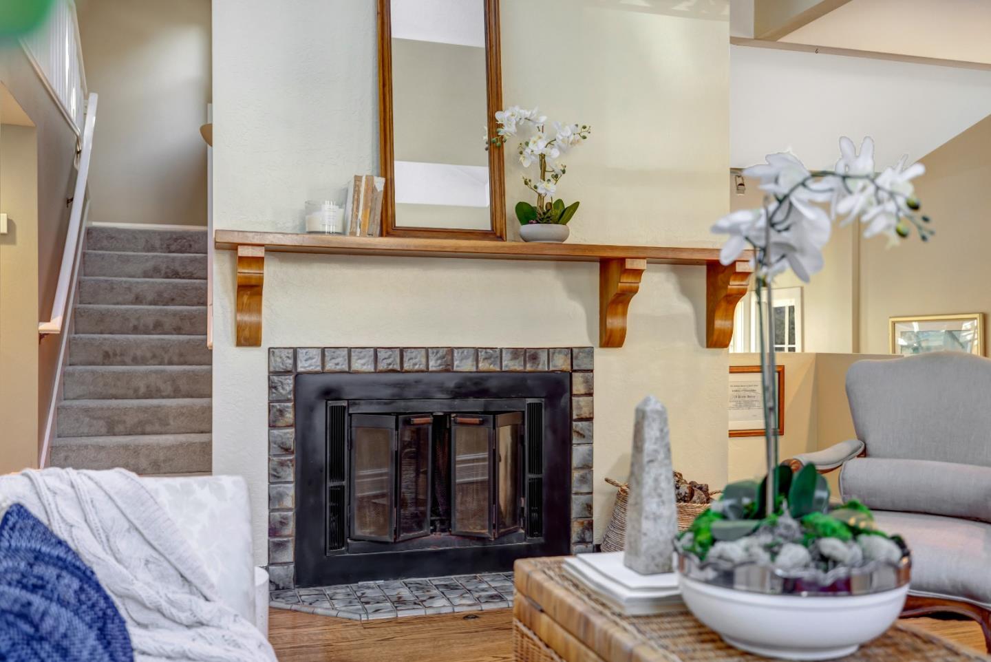 Detail Gallery Image 6 of 34 For 179 Pacific Ave, Pacific Grove,  CA 93950 - 3 Beds | 2 Baths