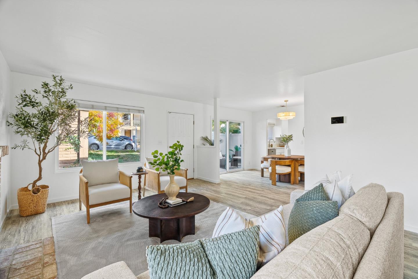 Detail Gallery Image 8 of 37 For 2557 Blue Rock Ct, San Jose,  CA 95133 - 2 Beds | 2 Baths