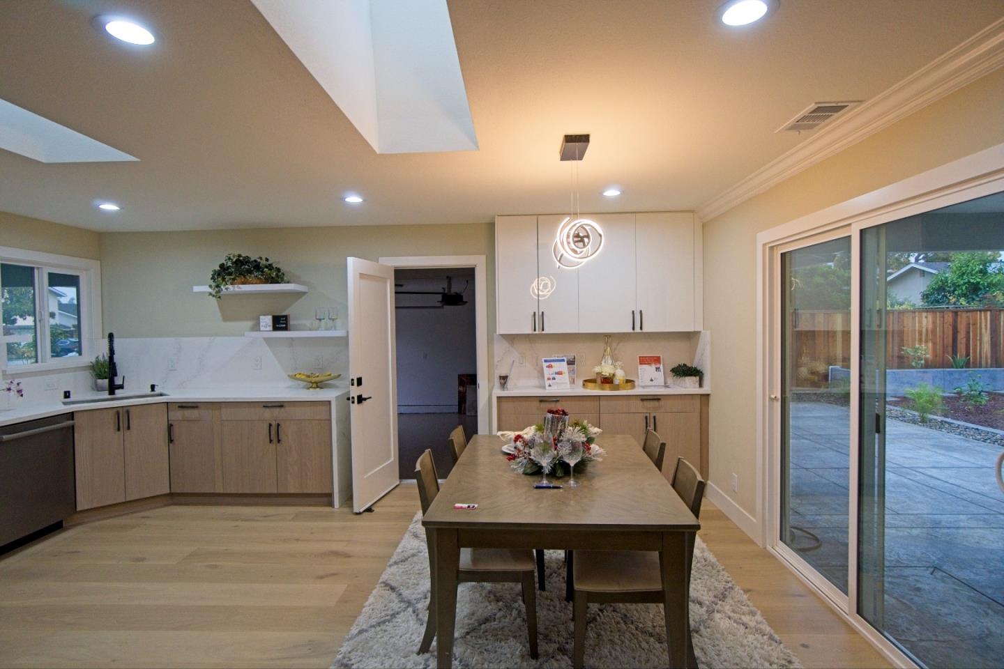 Detail Gallery Image 11 of 31 For 922 Iris Ave, Sunnyvale,  CA 94086 - 4 Beds | 3 Baths