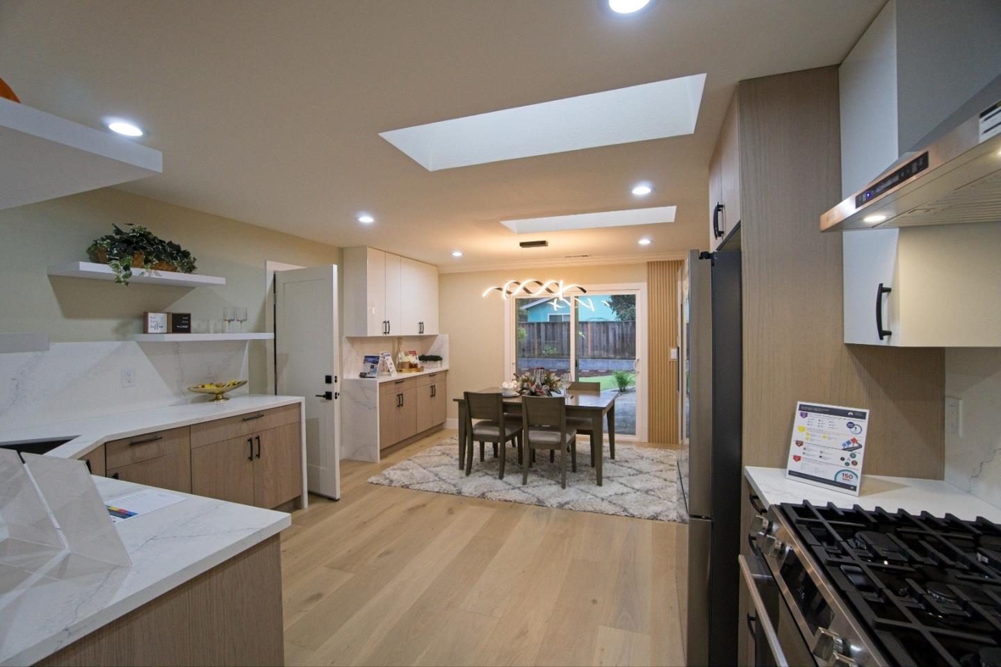 Detail Gallery Image 12 of 31 For 922 Iris Ave, Sunnyvale,  CA 94086 - 4 Beds | 3 Baths