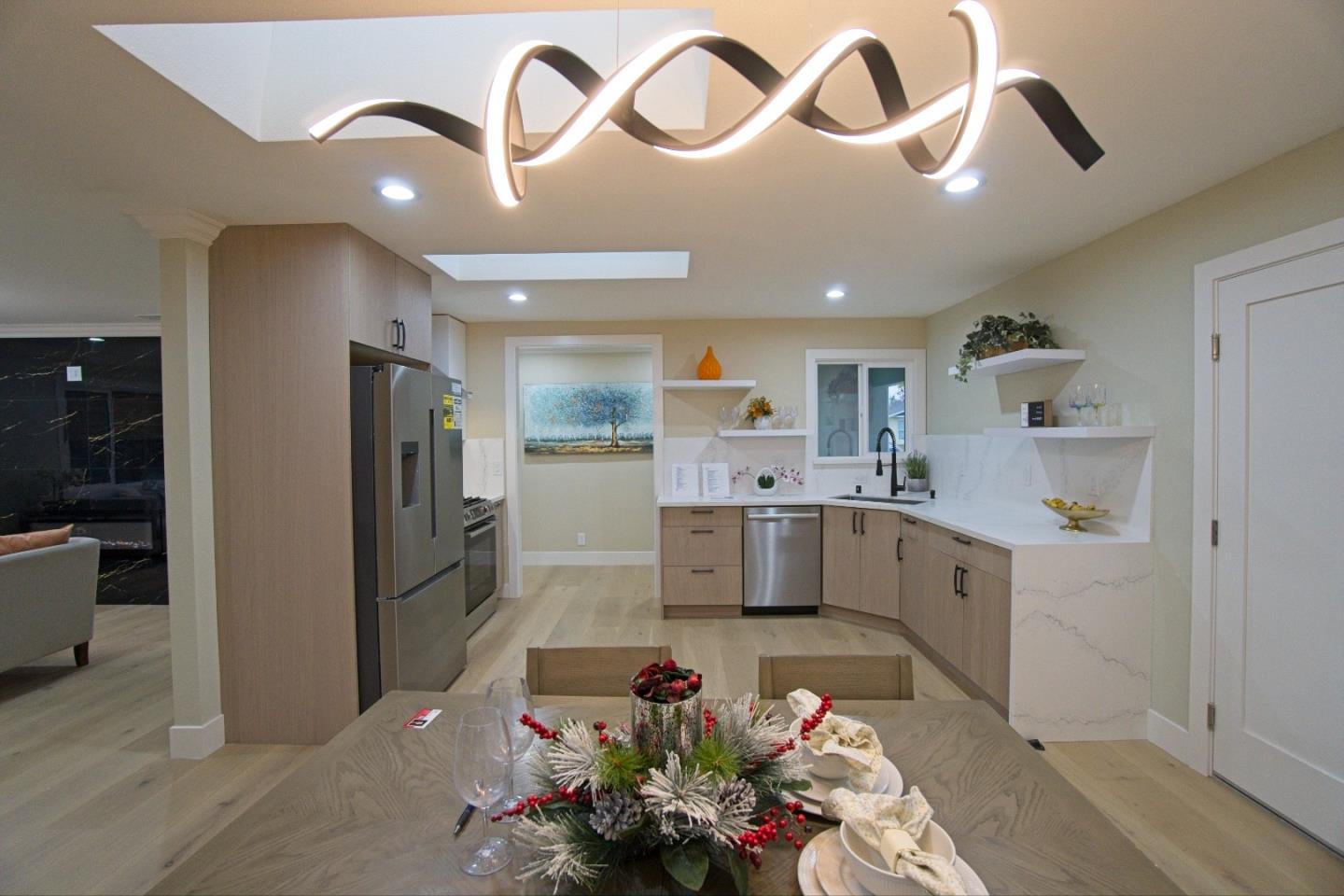 Detail Gallery Image 14 of 31 For 922 Iris Ave, Sunnyvale,  CA 94086 - 4 Beds | 3 Baths