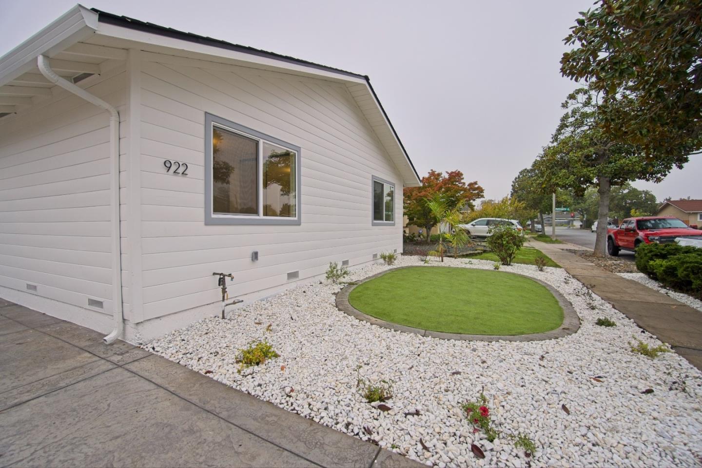 Detail Gallery Image 5 of 31 For 922 Iris Ave, Sunnyvale,  CA 94086 - 4 Beds | 3 Baths