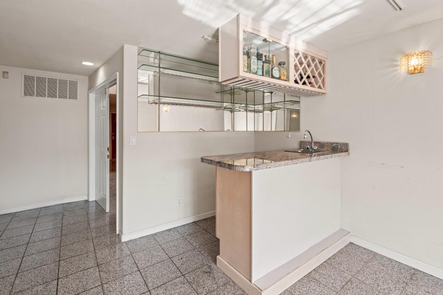 Detail Gallery Image 10 of 47 For 1383 Bacon St, San Francisco,  CA 94134 - 6 Beds | 4 Baths