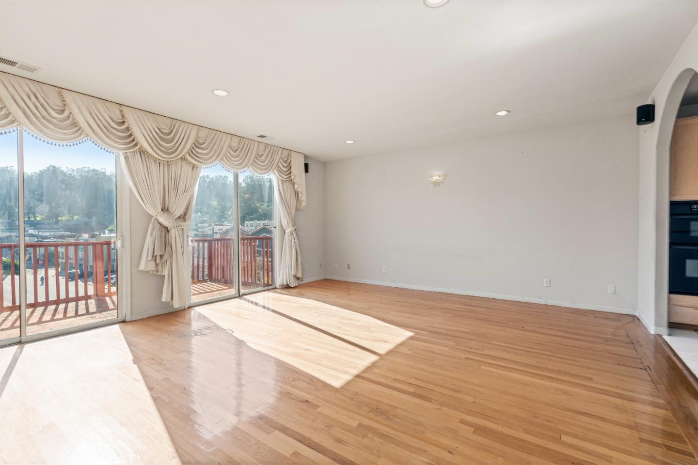 Detail Gallery Image 15 of 47 For 1383 Bacon St, San Francisco,  CA 94134 - 6 Beds | 4 Baths