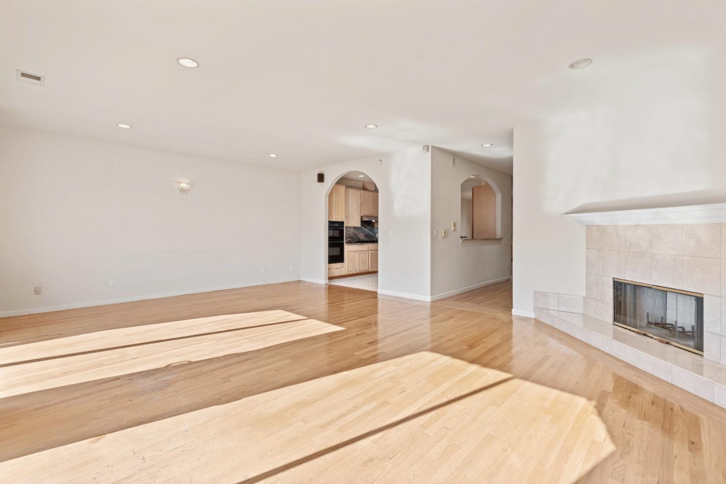 Detail Gallery Image 16 of 47 For 1383 Bacon St, San Francisco,  CA 94134 - 6 Beds | 4 Baths