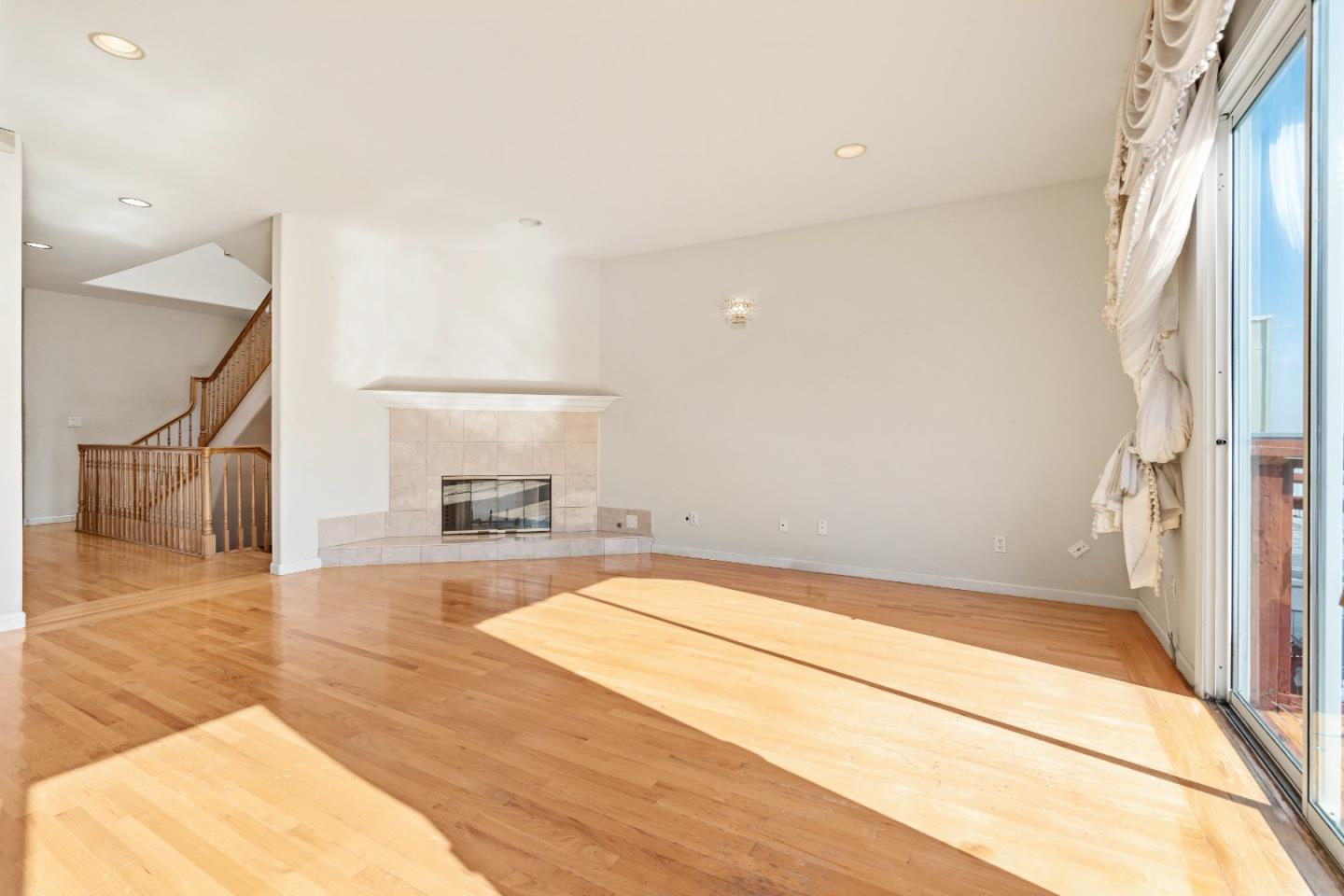 Detail Gallery Image 17 of 47 For 1383 Bacon St, San Francisco,  CA 94134 - 6 Beds | 4 Baths