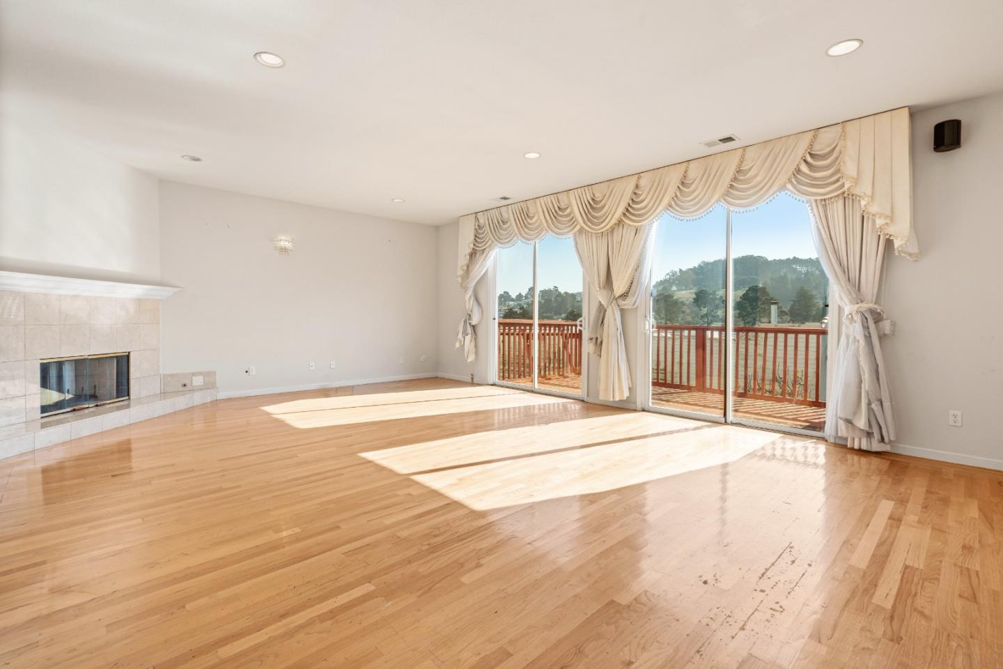 Detail Gallery Image 18 of 47 For 1383 Bacon St, San Francisco,  CA 94134 - 6 Beds | 4 Baths