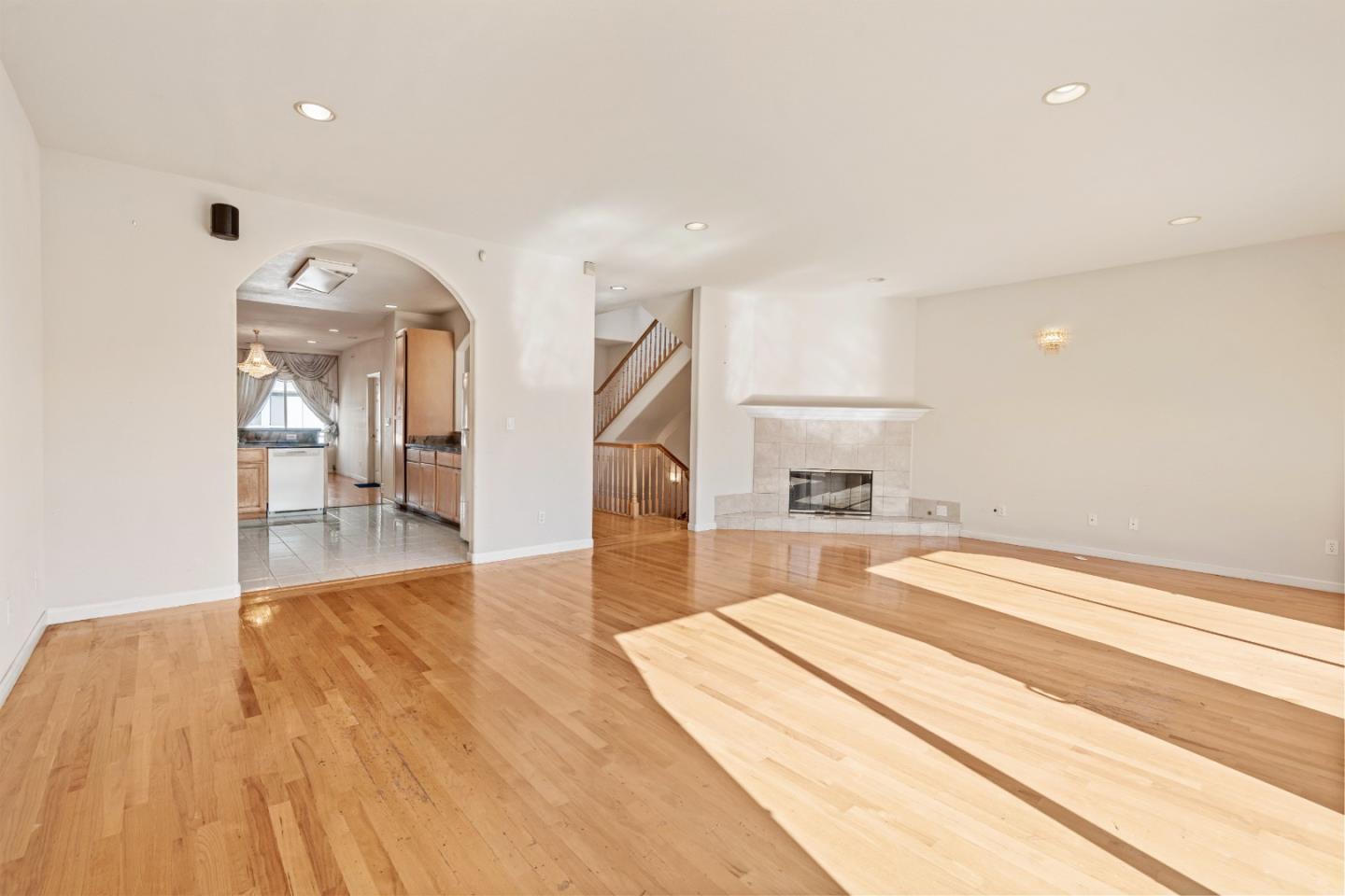 Detail Gallery Image 19 of 47 For 1383 Bacon St, San Francisco,  CA 94134 - 6 Beds | 4 Baths