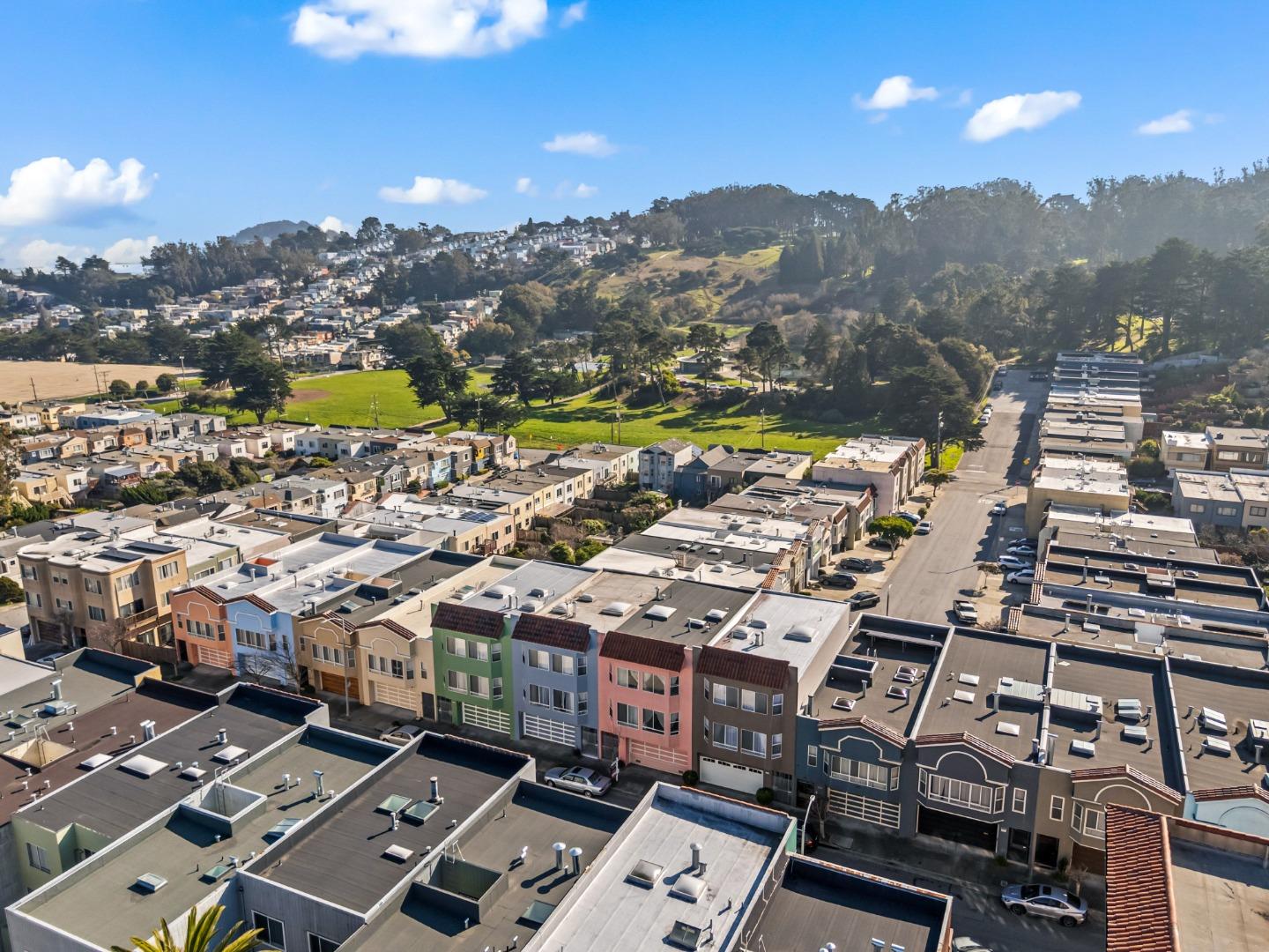 Detail Gallery Image 2 of 47 For 1383 Bacon St, San Francisco,  CA 94134 - 6 Beds | 4 Baths