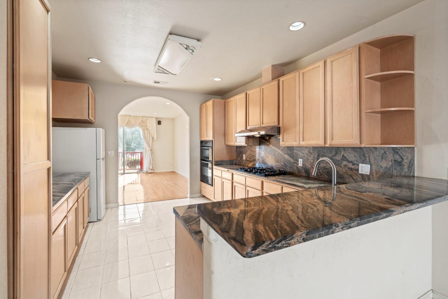 Detail Gallery Image 22 of 47 For 1383 Bacon St, San Francisco,  CA 94134 - 6 Beds | 4 Baths