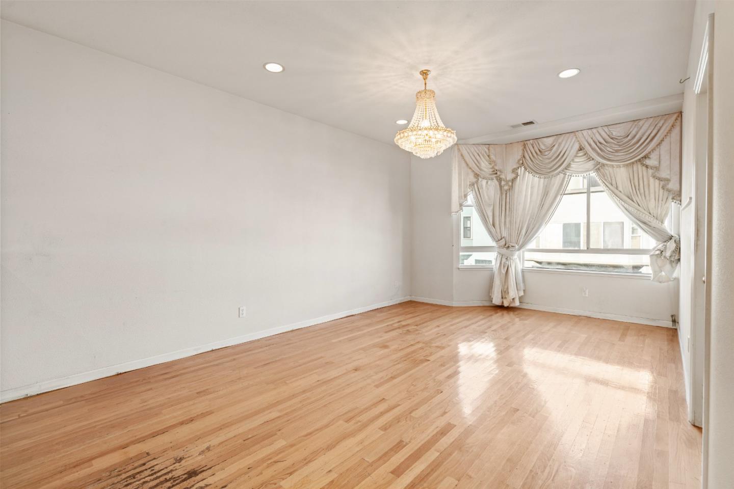 Detail Gallery Image 23 of 47 For 1383 Bacon St, San Francisco,  CA 94134 - 6 Beds | 4 Baths