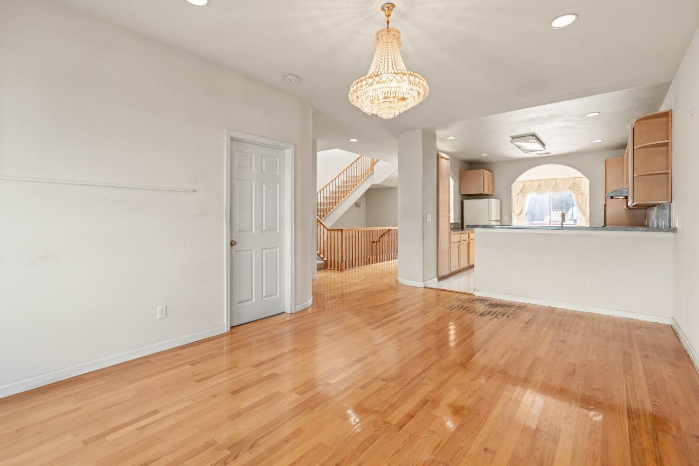 Detail Gallery Image 24 of 47 For 1383 Bacon St, San Francisco,  CA 94134 - 6 Beds | 4 Baths