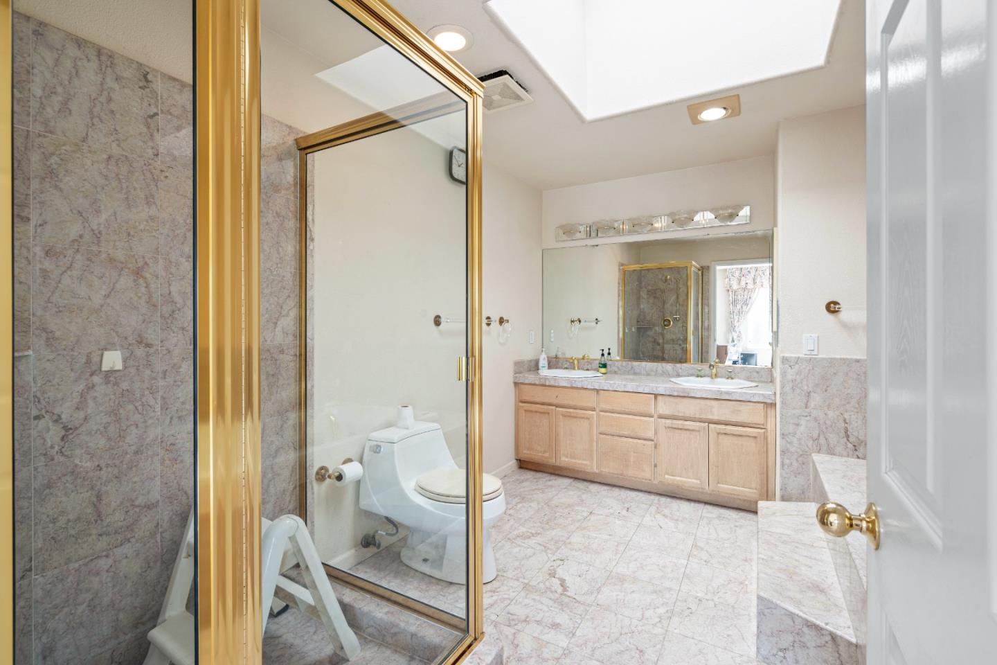 Detail Gallery Image 31 of 47 For 1383 Bacon St, San Francisco,  CA 94134 - 6 Beds | 4 Baths