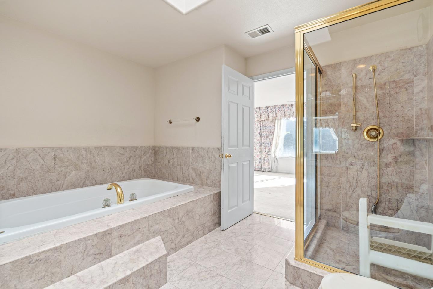 Detail Gallery Image 32 of 47 For 1383 Bacon St, San Francisco,  CA 94134 - 6 Beds | 4 Baths