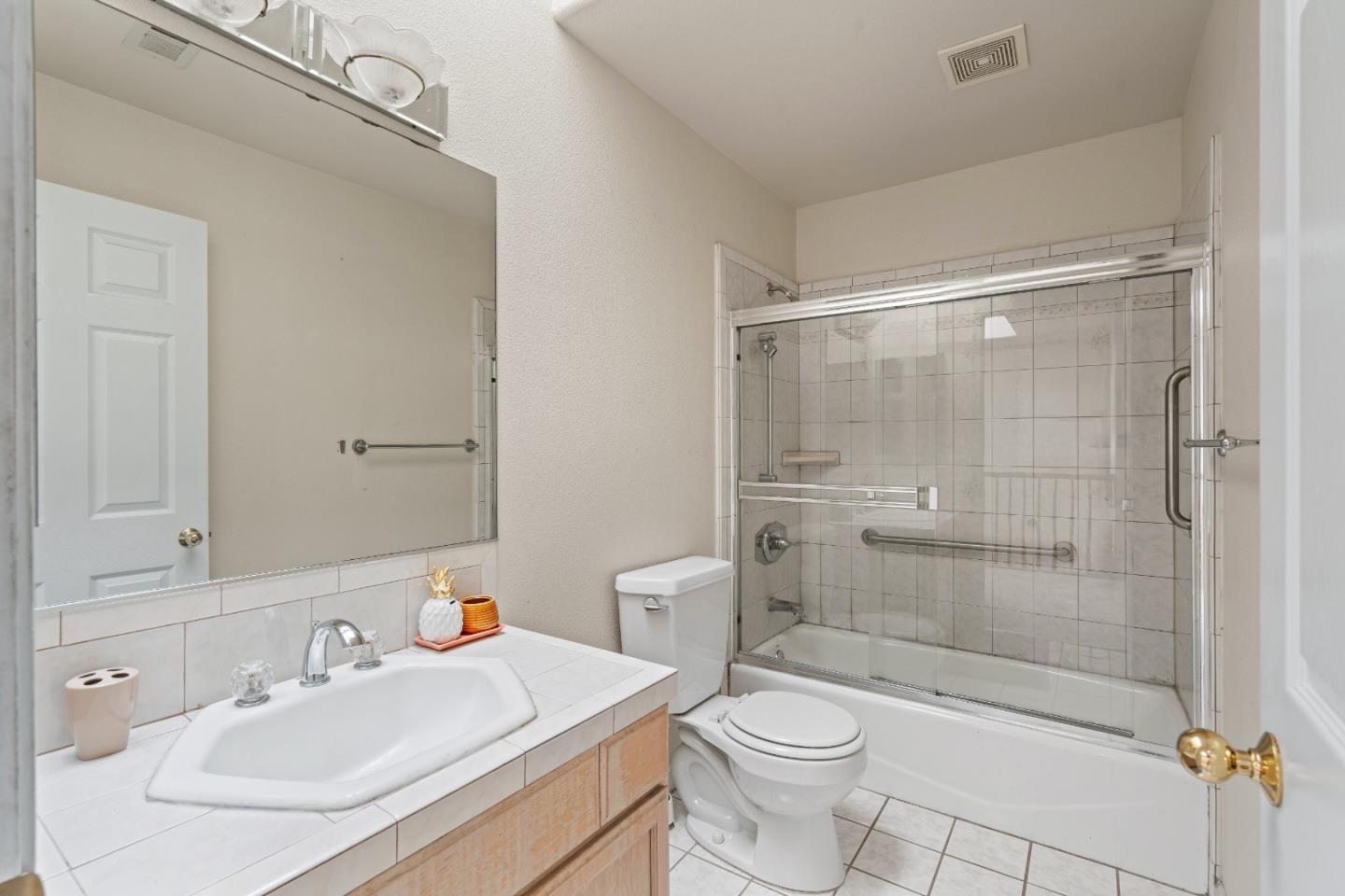 Detail Gallery Image 35 of 47 For 1383 Bacon St, San Francisco,  CA 94134 - 6 Beds | 4 Baths