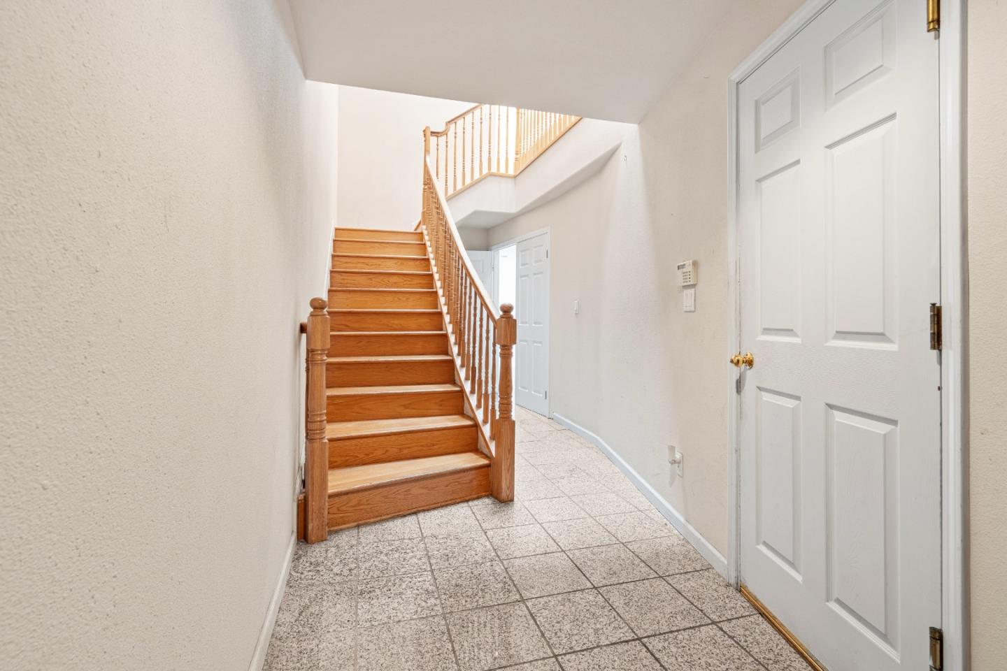 Detail Gallery Image 4 of 47 For 1383 Bacon St, San Francisco,  CA 94134 - 6 Beds | 4 Baths