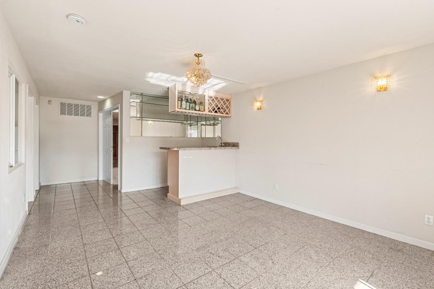 Detail Gallery Image 7 of 47 For 1383 Bacon St, San Francisco,  CA 94134 - 6 Beds | 4 Baths