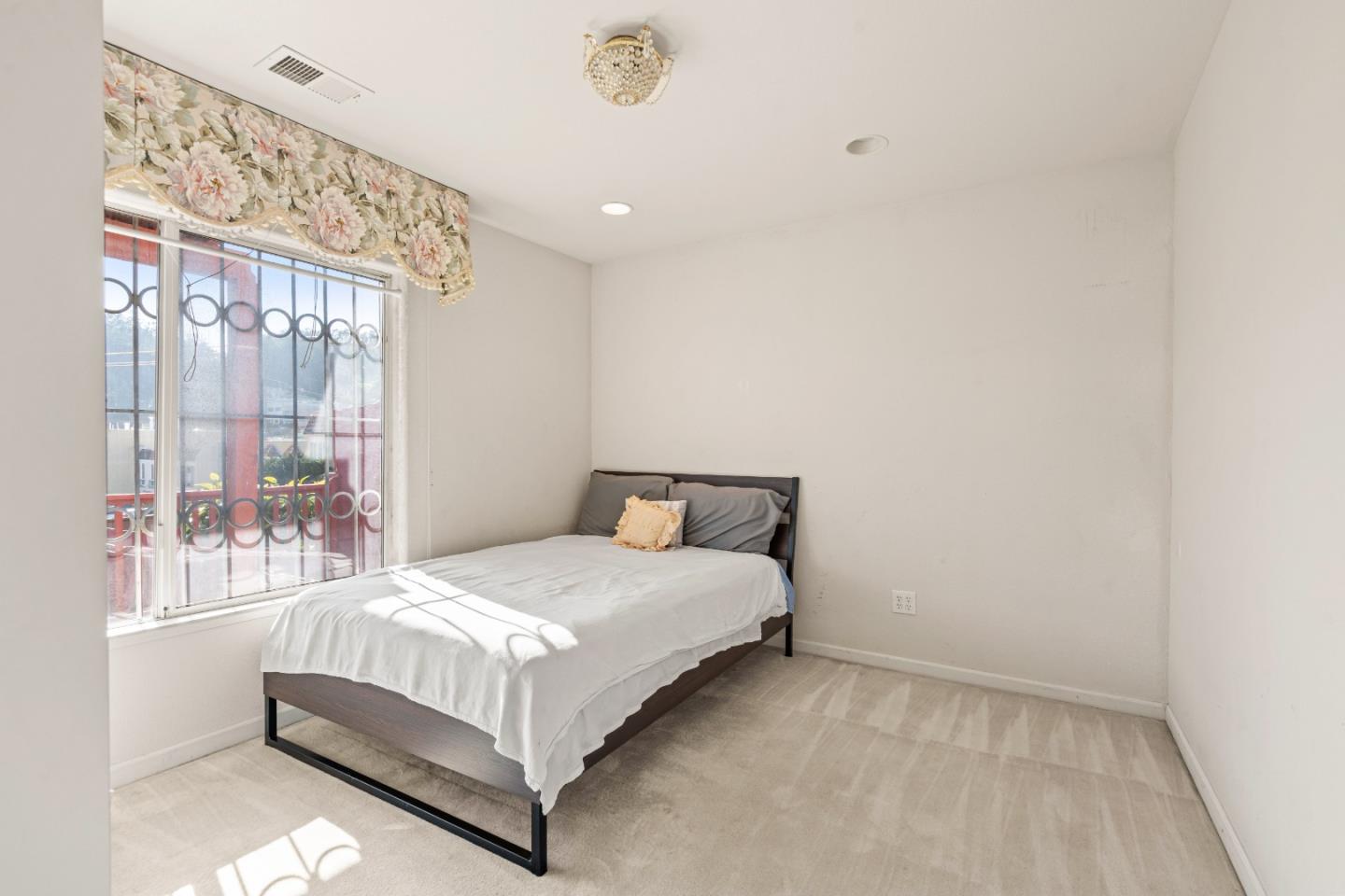 Detail Gallery Image 8 of 47 For 1383 Bacon St, San Francisco,  CA 94134 - 6 Beds | 4 Baths