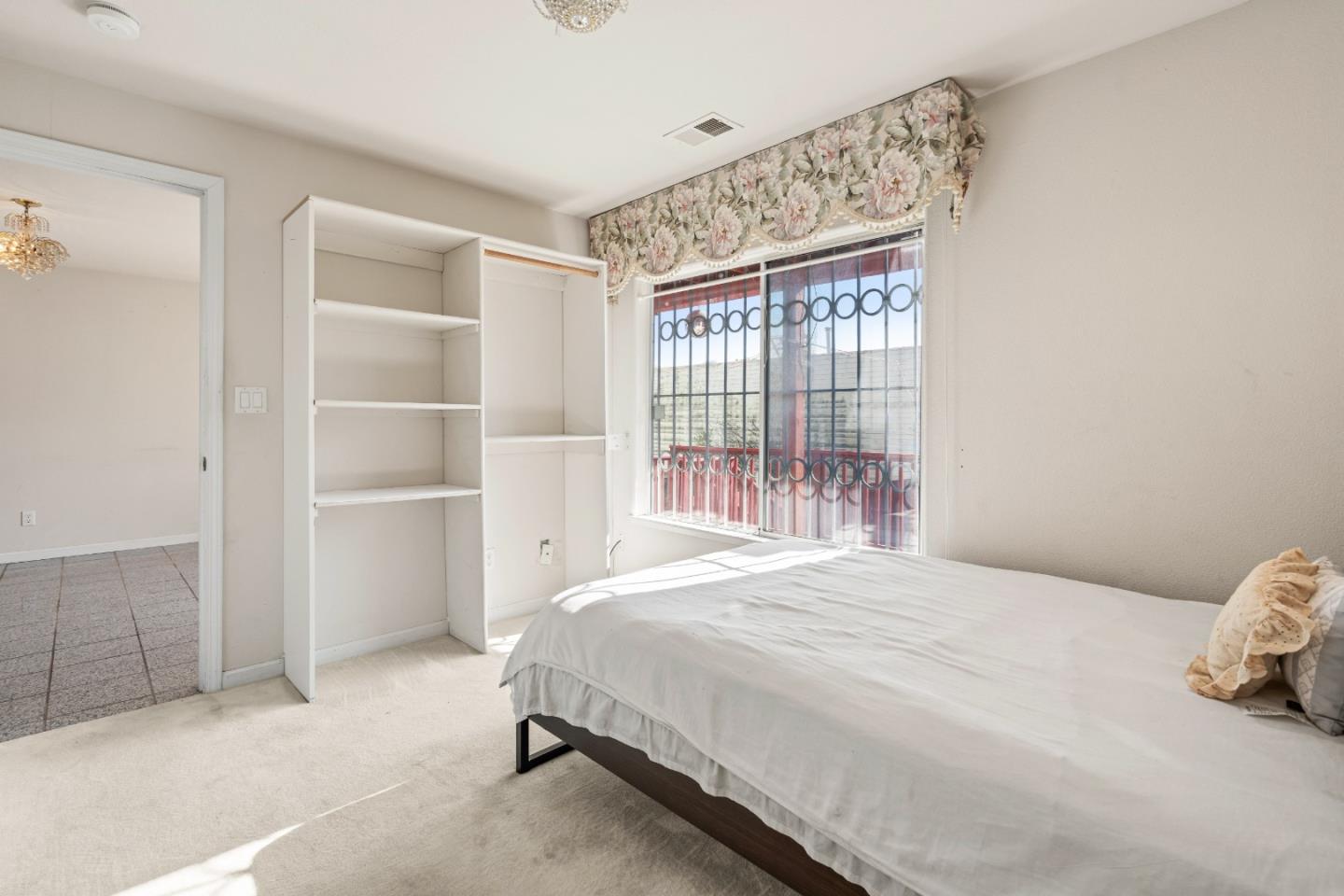 Detail Gallery Image 9 of 47 For 1383 Bacon St, San Francisco,  CA 94134 - 6 Beds | 4 Baths