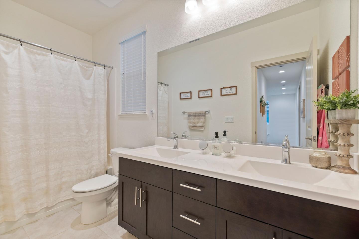 Detail Gallery Image 17 of 27 For 2651 Mulholland Dr, Lathrop,  CA 95330 - 3 Beds | 2/1 Baths