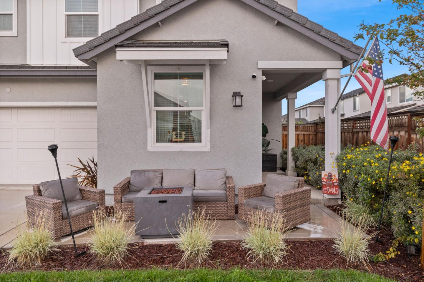 Detail Gallery Image 2 of 27 For 2651 Mulholland Dr, Lathrop,  CA 95330 - 3 Beds | 2/1 Baths