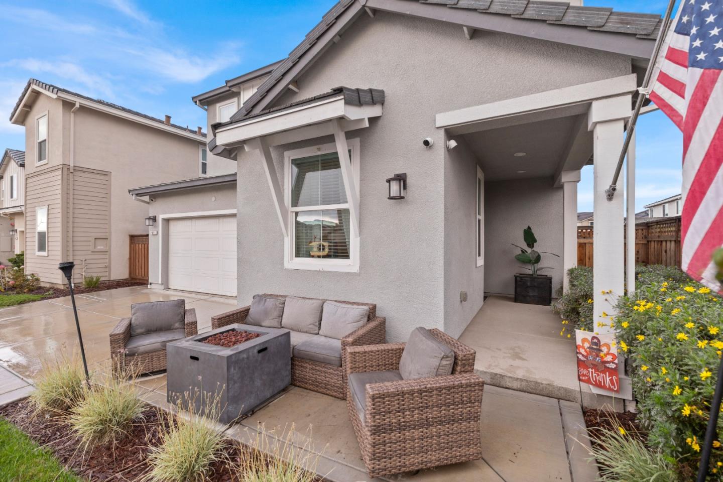 Detail Gallery Image 3 of 27 For 2651 Mulholland Dr, Lathrop,  CA 95330 - 3 Beds | 2/1 Baths