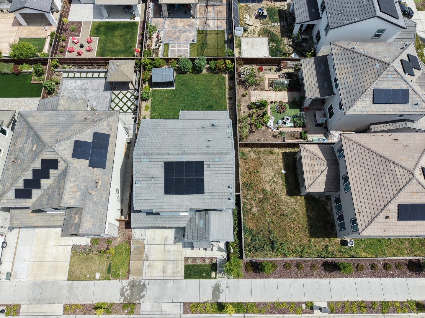 Detail Gallery Image 7 of 8 For 2651 Mulholland Dr, Lathrop,  CA 95330 - 3 Beds | 2/1 Baths