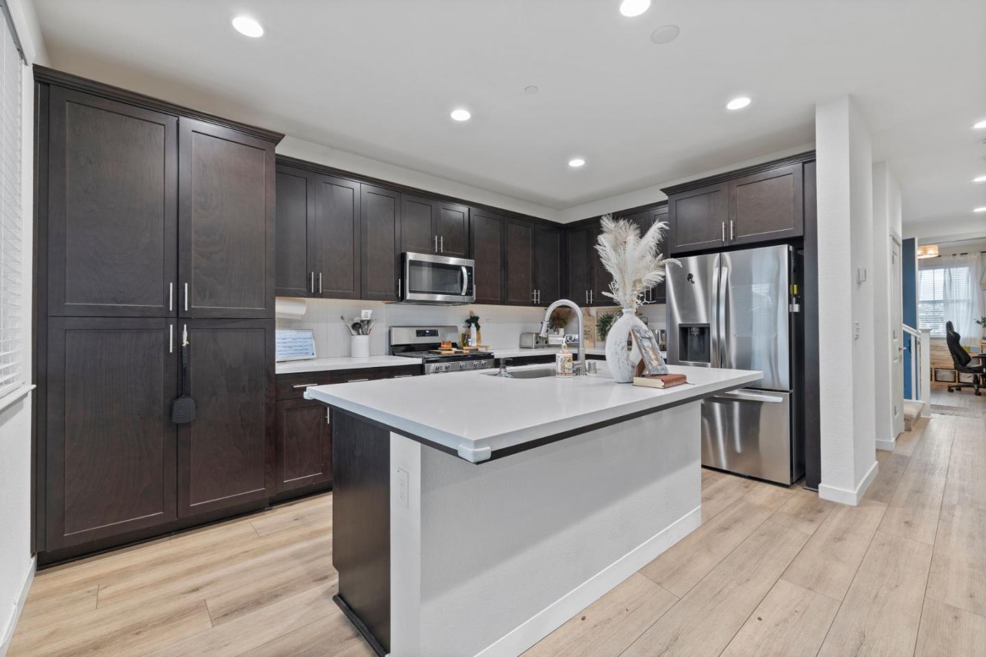 Detail Gallery Image 5 of 27 For 2651 Mulholland Dr, Lathrop,  CA 95330 - 3 Beds | 2/1 Baths