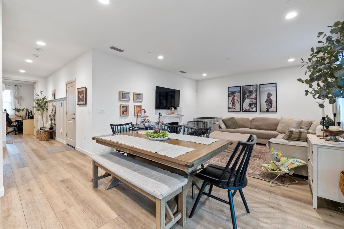 Detail Gallery Image 6 of 27 For 2651 Mulholland Dr, Lathrop,  CA 95330 - 3 Beds | 2/1 Baths