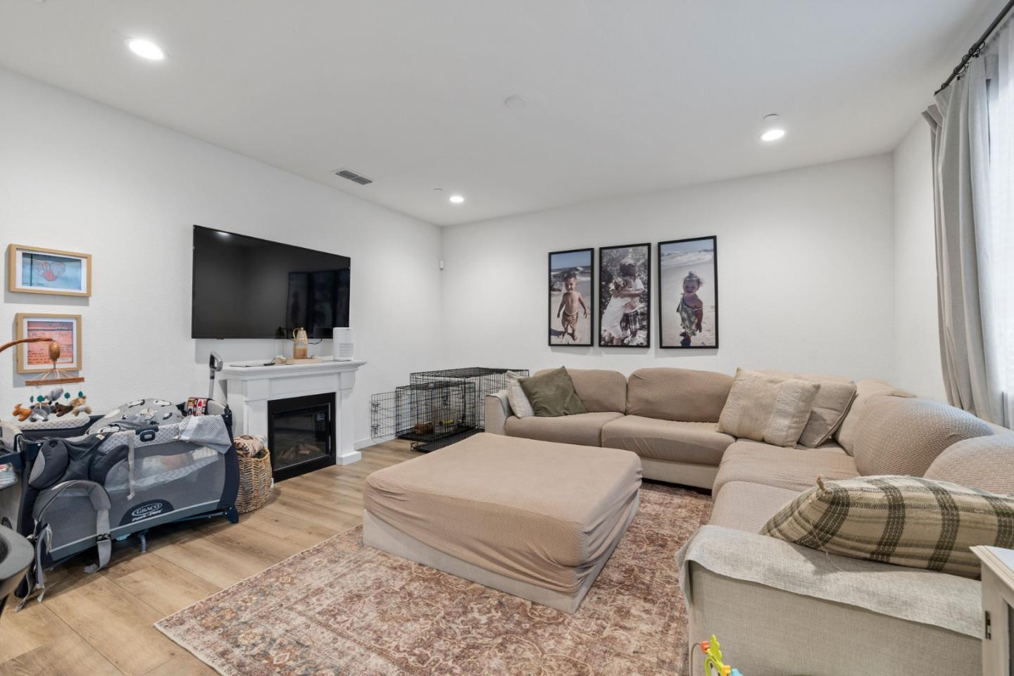 Detail Gallery Image 7 of 27 For 2651 Mulholland Dr, Lathrop,  CA 95330 - 3 Beds | 2/1 Baths