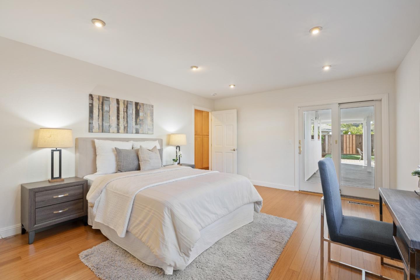 Detail Gallery Image 11 of 32 For 900 Los Robles Ave, Palo Alto,  CA 94306 - 4 Beds | 3 Baths