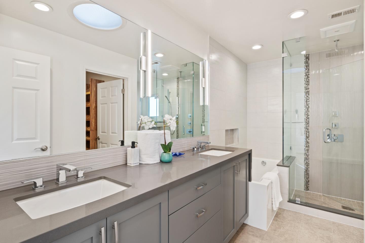 Detail Gallery Image 21 of 32 For 900 Los Robles Ave, Palo Alto,  CA 94306 - 4 Beds | 3 Baths