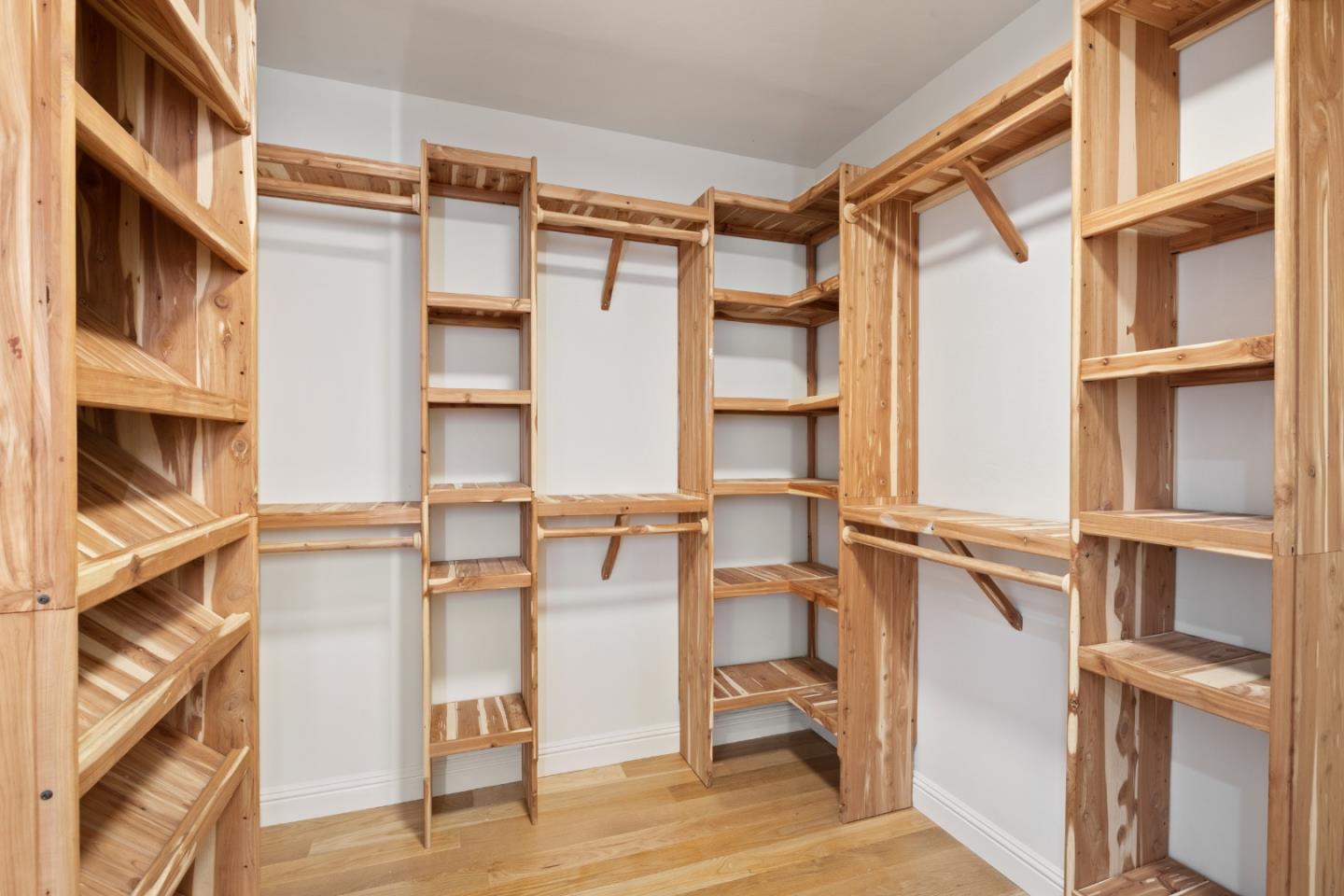 Detail Gallery Image 23 of 32 For 900 Los Robles Ave, Palo Alto,  CA 94306 - 4 Beds | 3 Baths