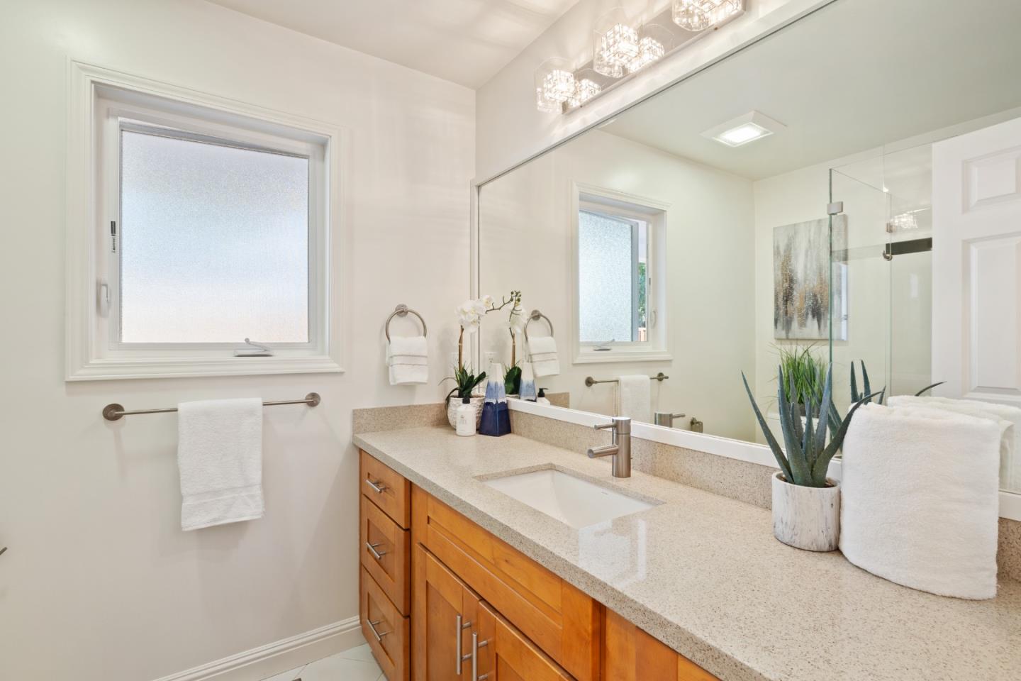 Detail Gallery Image 24 of 32 For 900 Los Robles Ave, Palo Alto,  CA 94306 - 4 Beds | 3 Baths