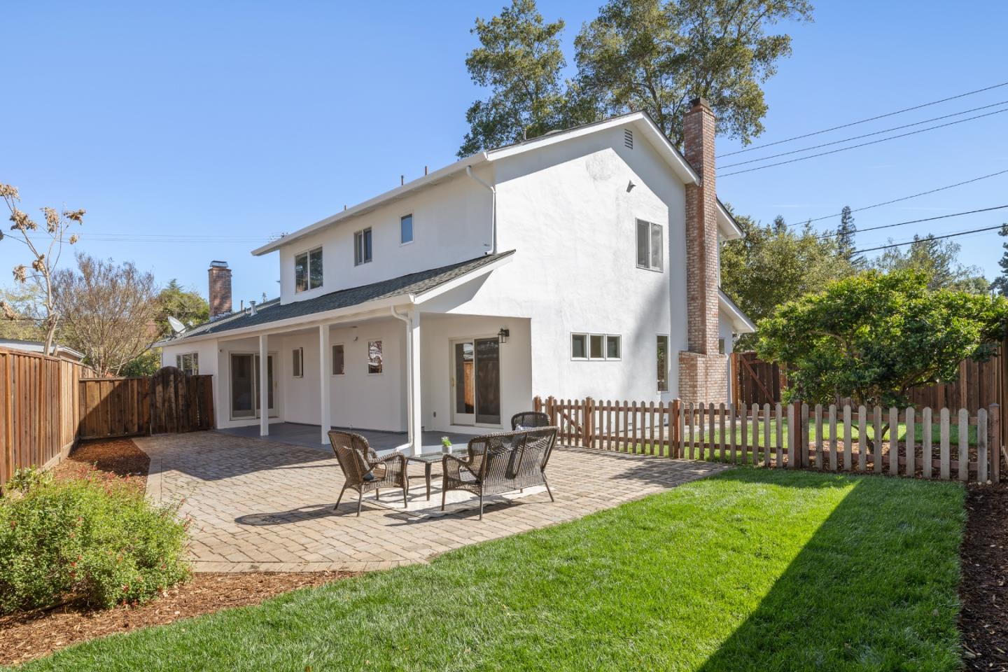 Detail Gallery Image 28 of 32 For 900 Los Robles Ave, Palo Alto,  CA 94306 - 4 Beds | 3 Baths