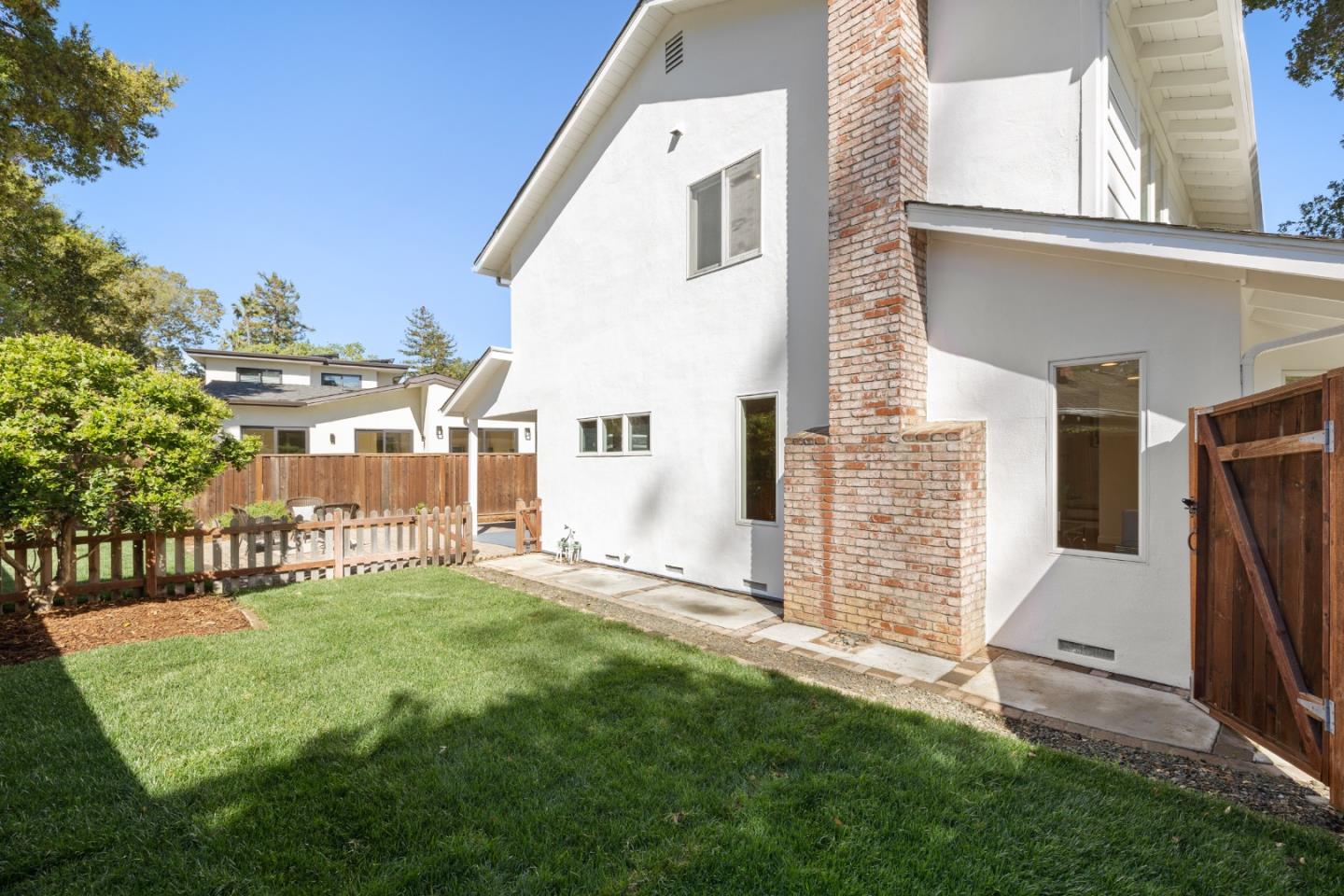 Detail Gallery Image 30 of 32 For 900 Los Robles Ave, Palo Alto,  CA 94306 - 4 Beds | 3 Baths