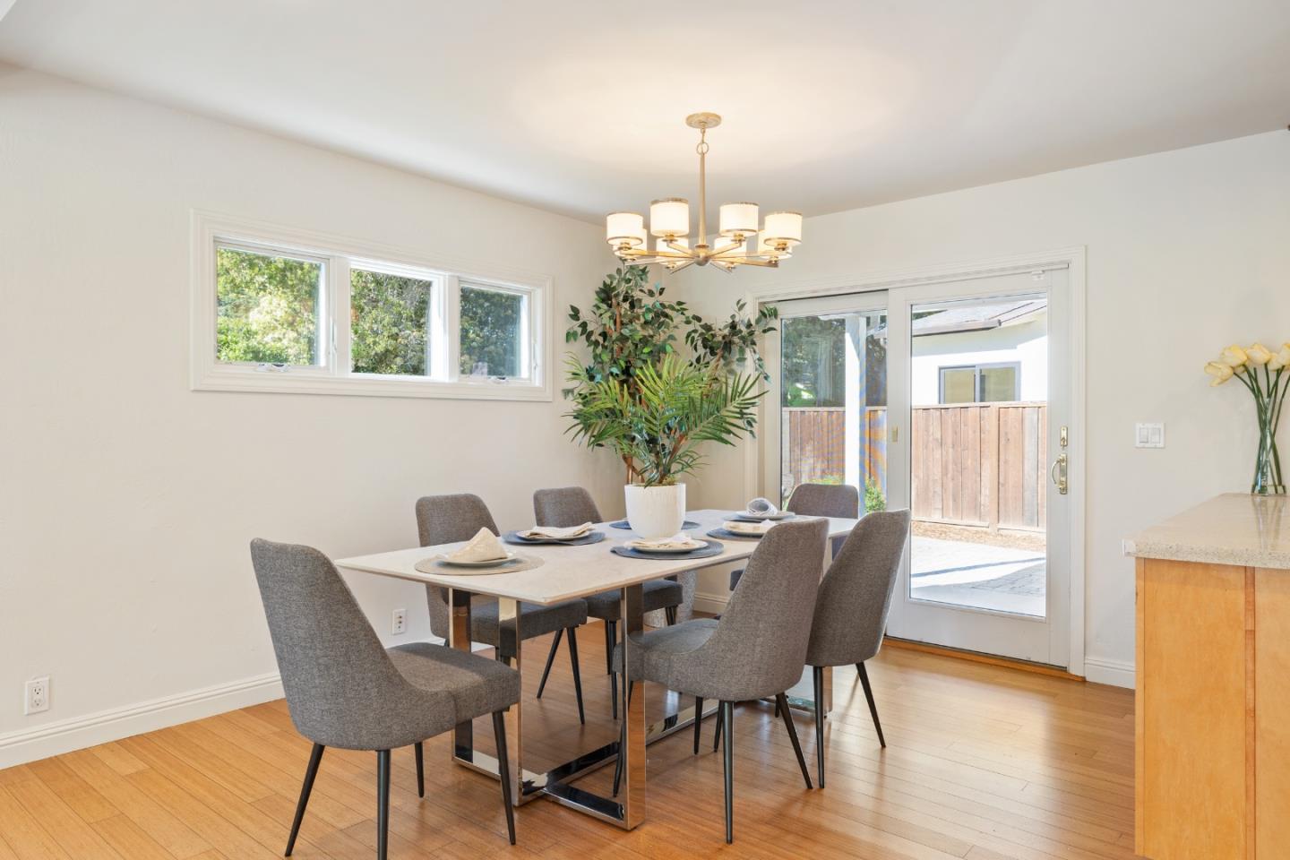 Detail Gallery Image 7 of 32 For 900 Los Robles Ave, Palo Alto,  CA 94306 - 4 Beds | 3 Baths