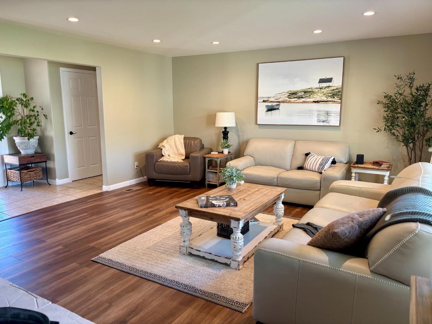 Detail Gallery Image 11 of 38 For 20120 Portola Dr, Salinas,  CA 93908 - 3 Beds | 2 Baths