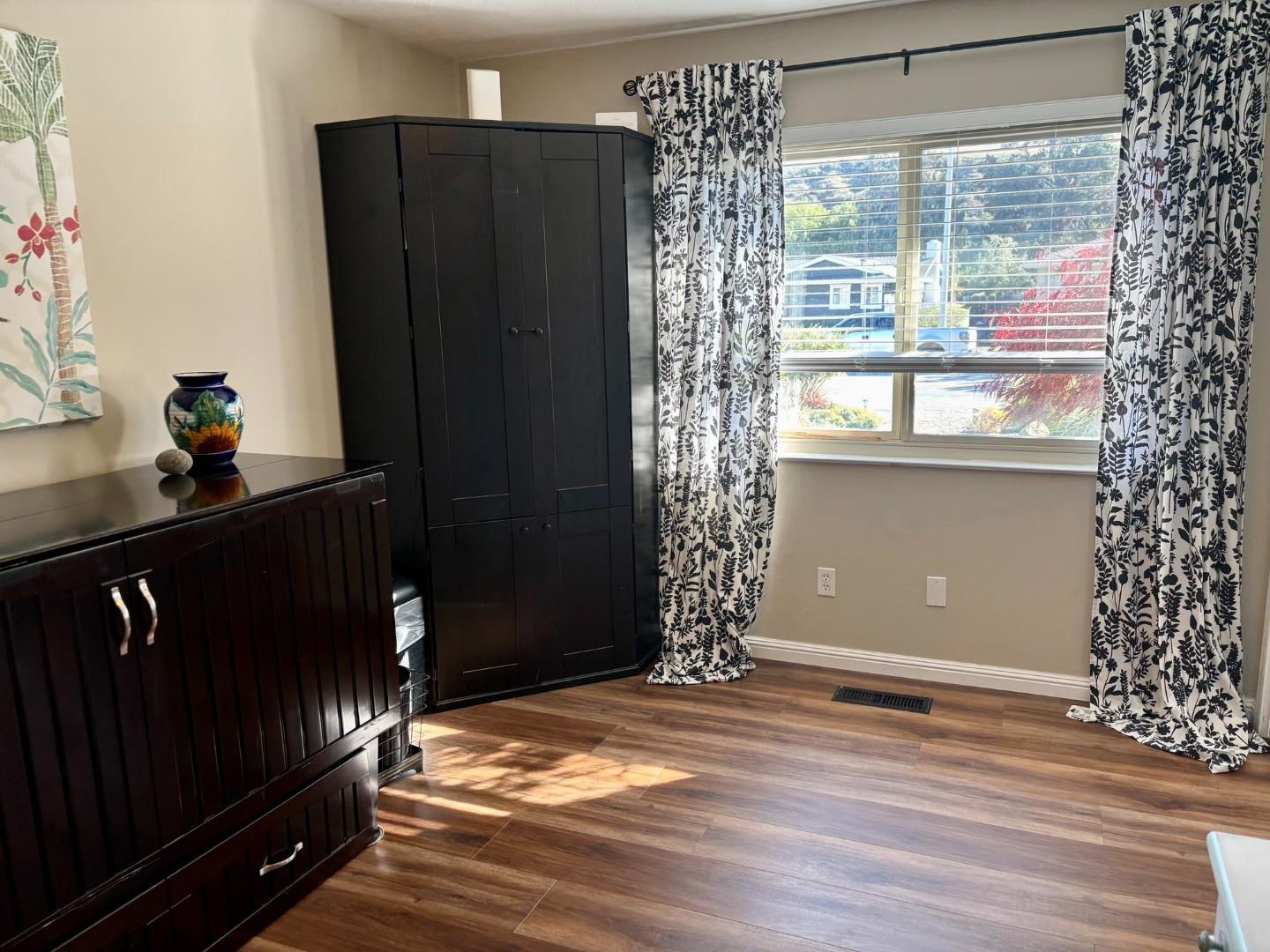 Detail Gallery Image 15 of 38 For 20120 Portola Dr, Salinas,  CA 93908 - 3 Beds | 2 Baths