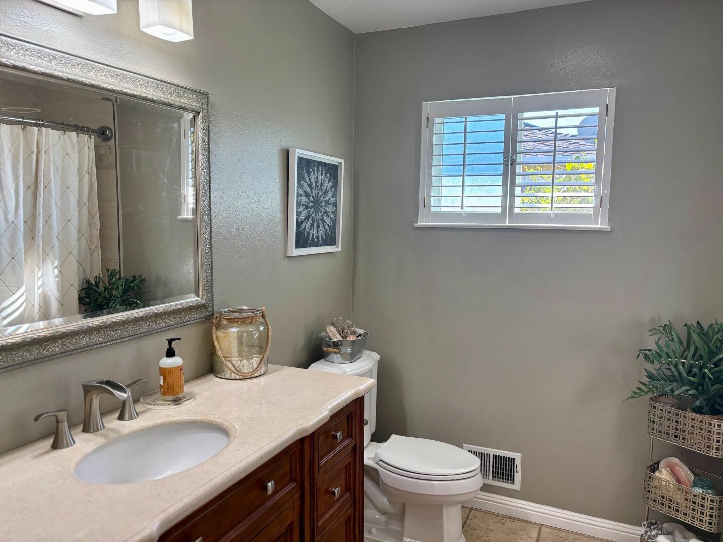 Detail Gallery Image 17 of 38 For 20120 Portola Dr, Salinas,  CA 93908 - 3 Beds | 2 Baths