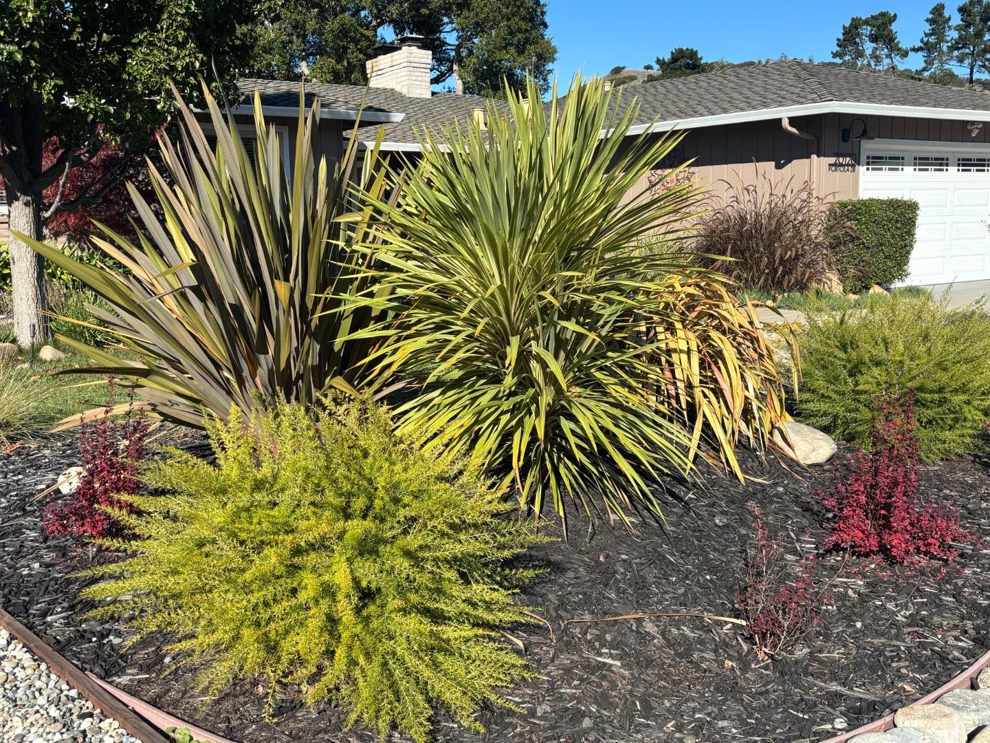 Detail Gallery Image 3 of 38 For 20120 Portola Dr, Salinas,  CA 93908 - 3 Beds | 2 Baths