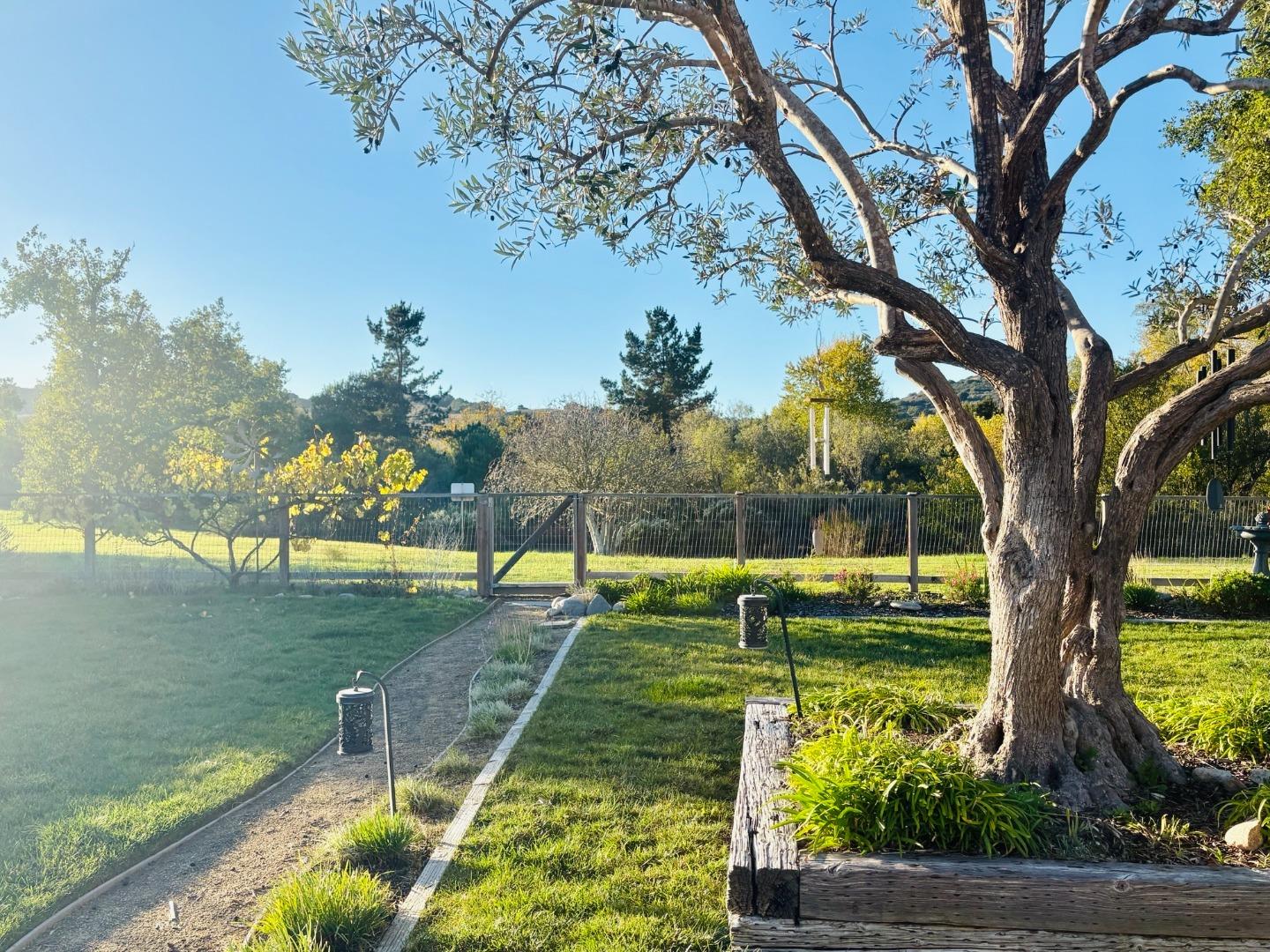 Detail Gallery Image 31 of 38 For 20120 Portola Dr, Salinas,  CA 93908 - 3 Beds | 2 Baths