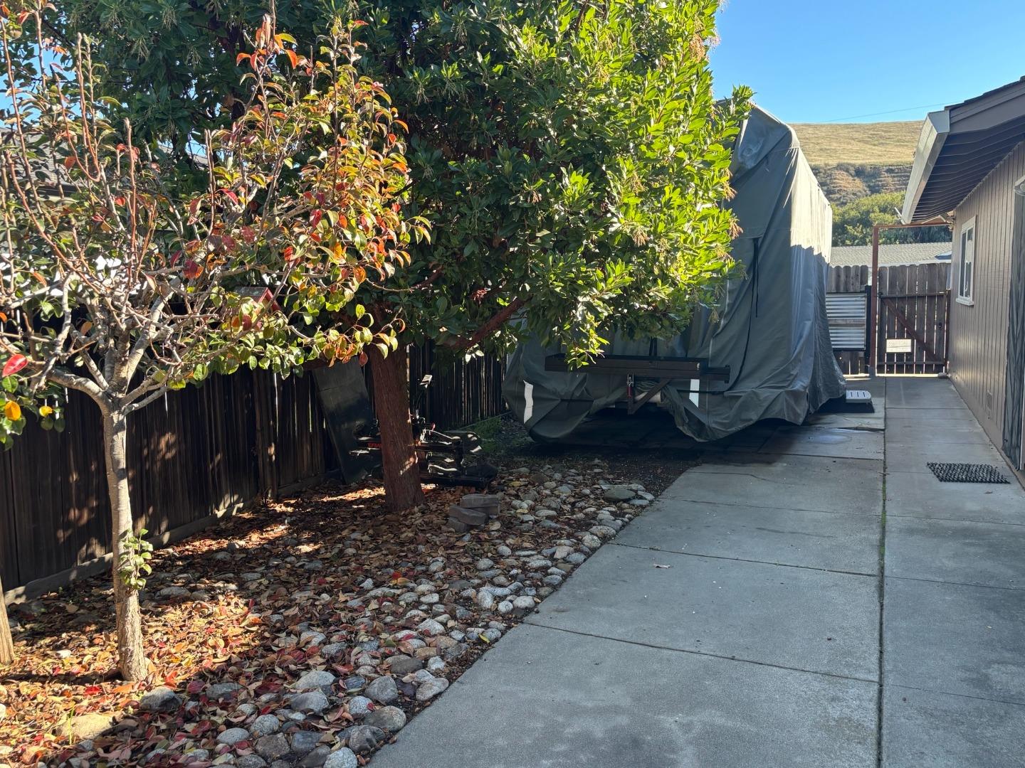 Detail Gallery Image 32 of 38 For 20120 Portola Dr, Salinas,  CA 93908 - 3 Beds | 2 Baths