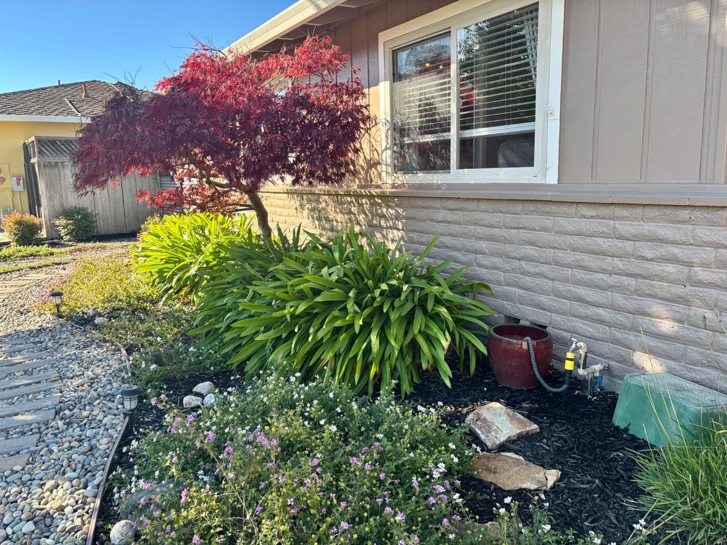 Detail Gallery Image 4 of 38 For 20120 Portola Dr, Salinas,  CA 93908 - 3 Beds | 2 Baths