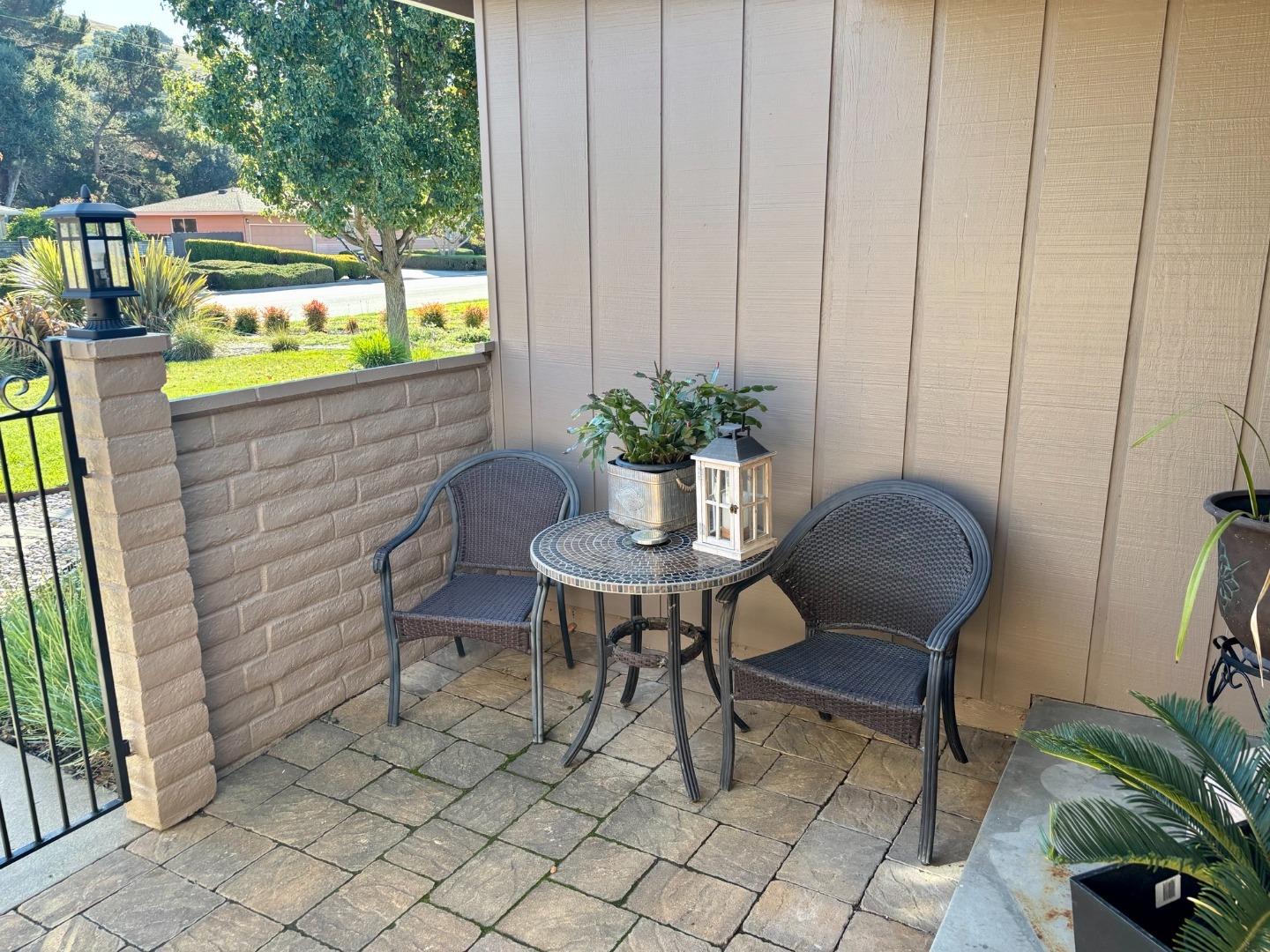 Detail Gallery Image 6 of 38 For 20120 Portola Dr, Salinas,  CA 93908 - 3 Beds | 2 Baths