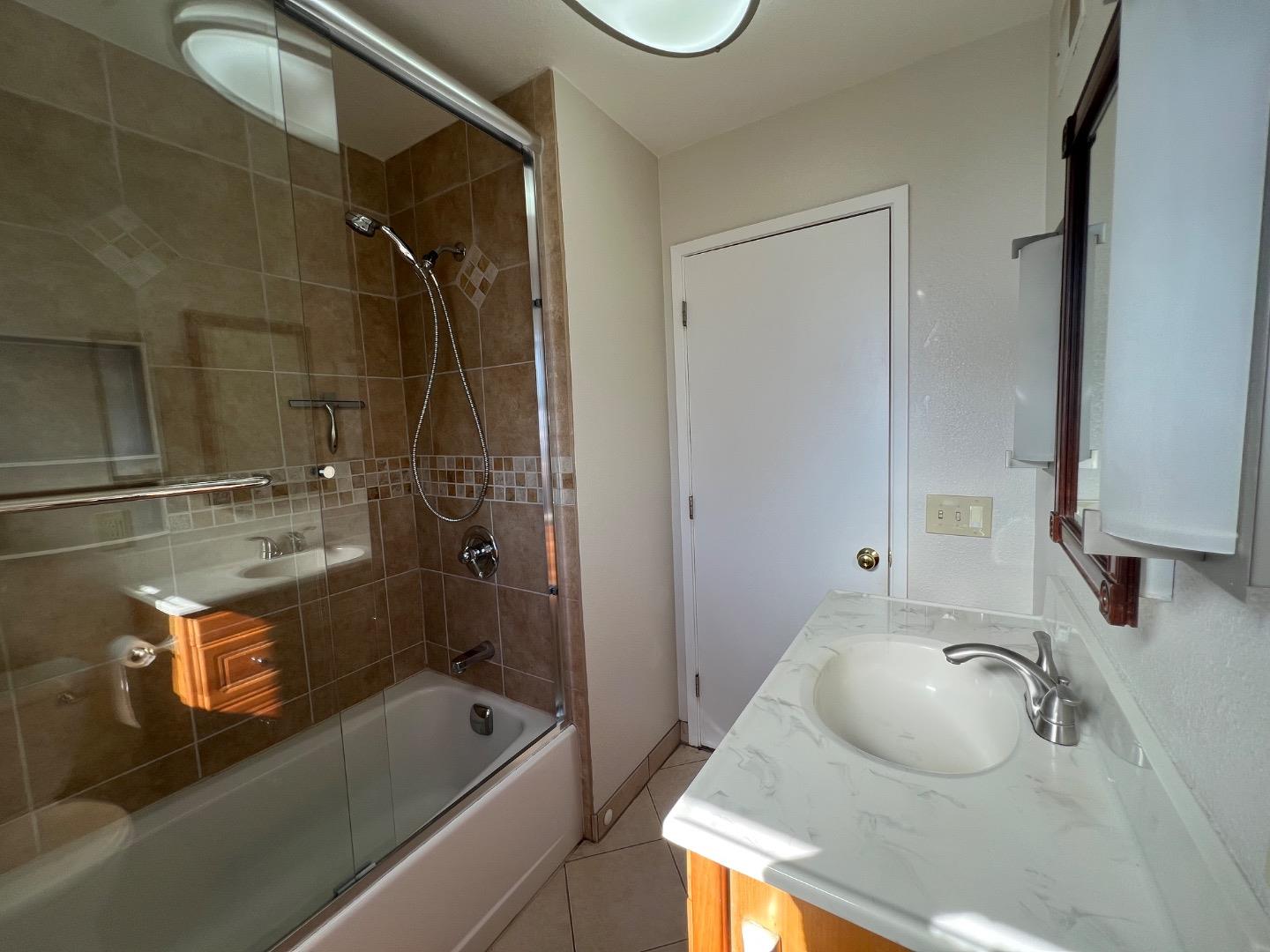 Detail Gallery Image 10 of 29 For 3833 Brookdale Blvd, Castro Valley,  CA 94546 - 4 Beds | 2/1 Baths