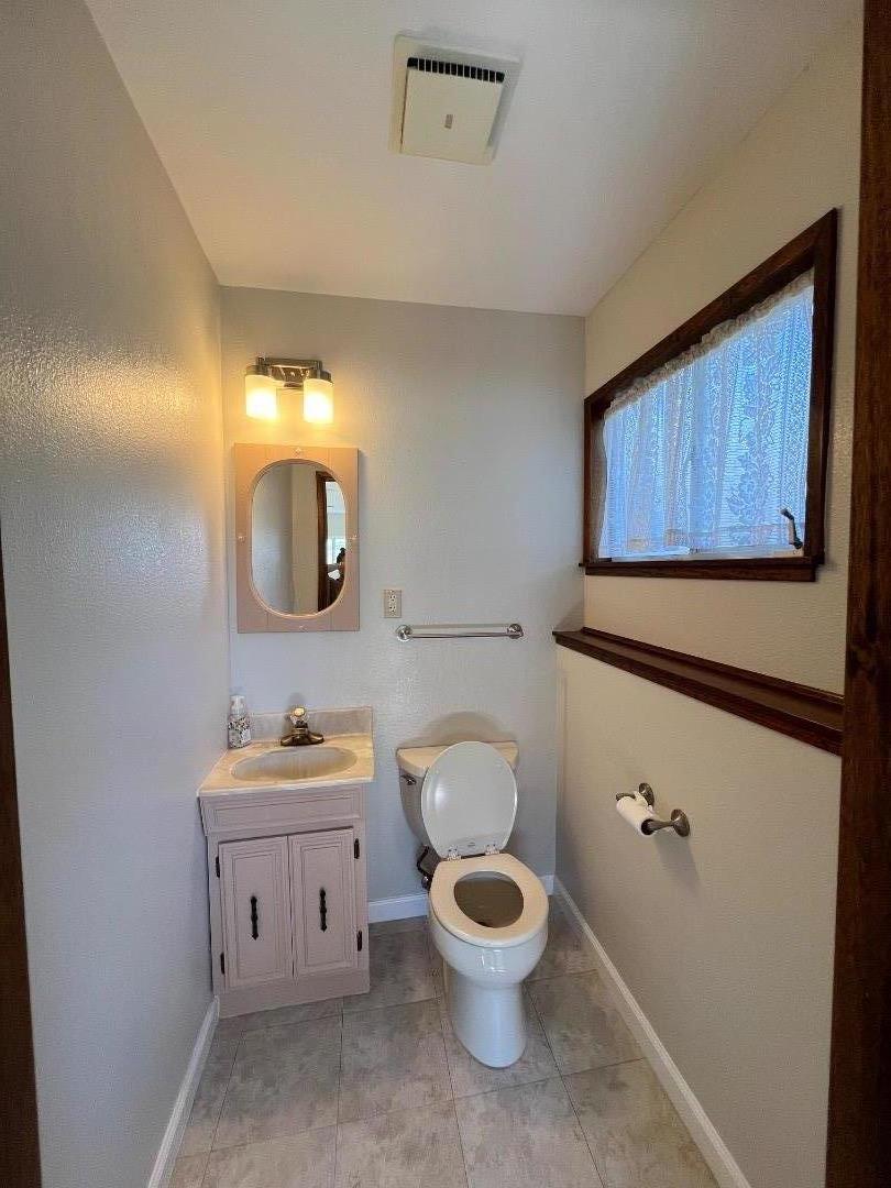 Detail Gallery Image 15 of 29 For 3833 Brookdale Blvd, Castro Valley,  CA 94546 - 4 Beds | 2/1 Baths